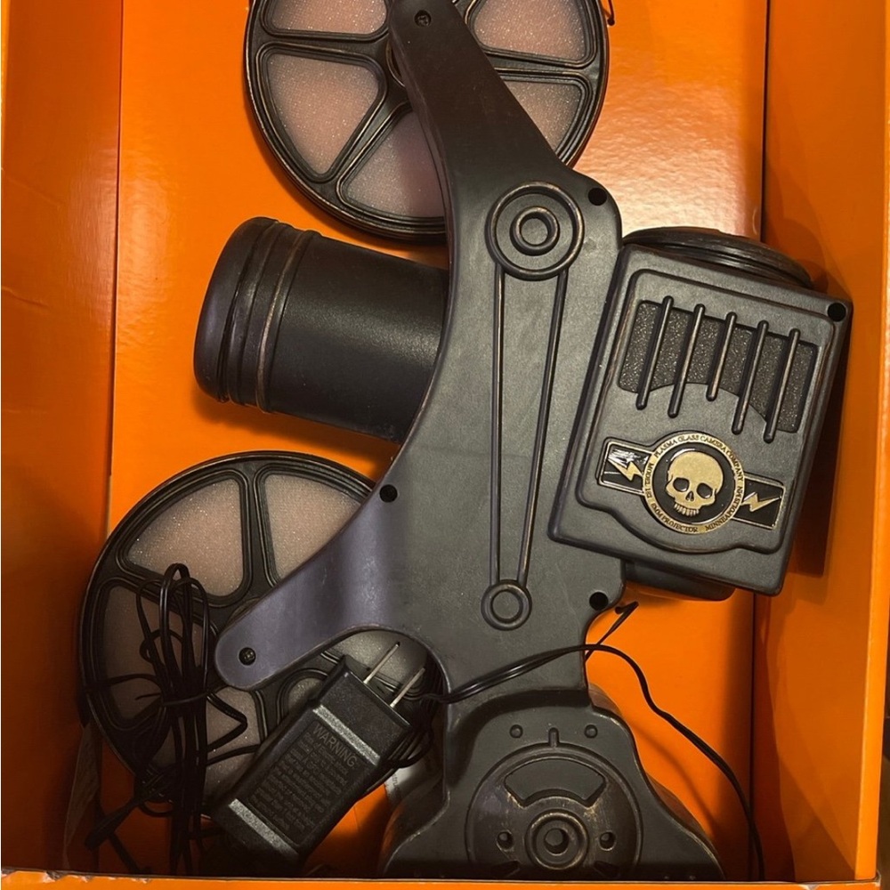 Hyde And Eek! Boutique Halloween LED Animated Movie Projector, New!